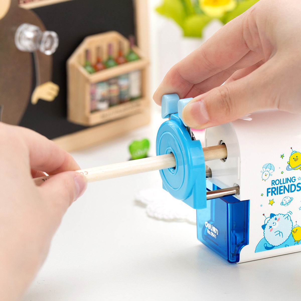 Deli Pencil Sharpener Wholesale 0641 Hand Sharpener Student Cartoon Hand Sharpener Pencil Sharpener Pencil Sharpener