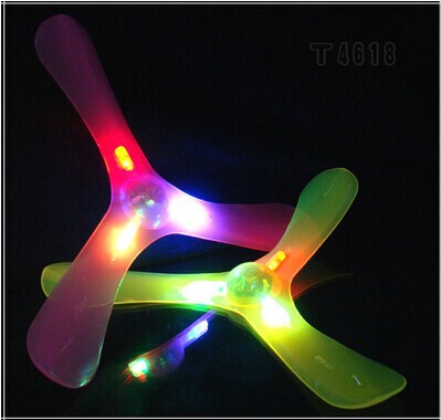 Luminous Triangle Cyclotron Darts Children&#039;s Supplies Outdoor Sports Triangle Mark Hot Selling Stall Night Market Toys Wholesale