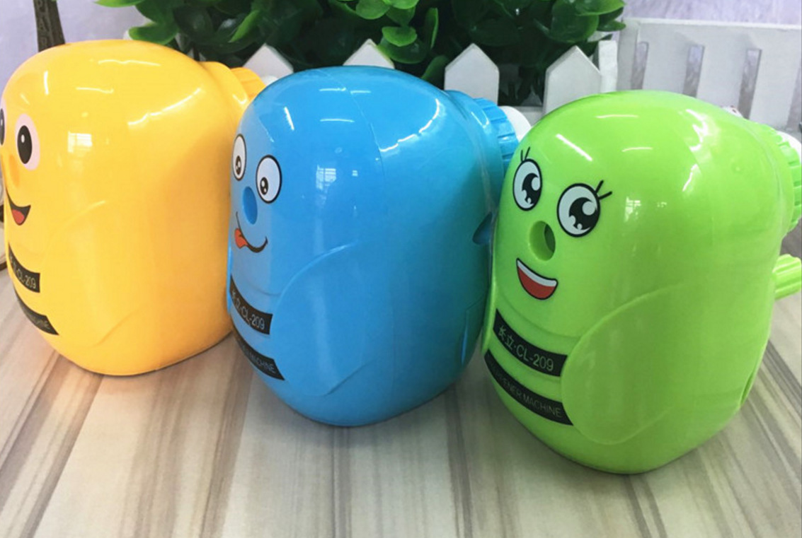 Manufacturer direct-selling cartoon bee automatically back and forth sharpener hand pencil sharpener