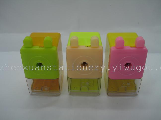 Hot Selling Cartoon Hand Shake Pencil Sharpener Color Mixed