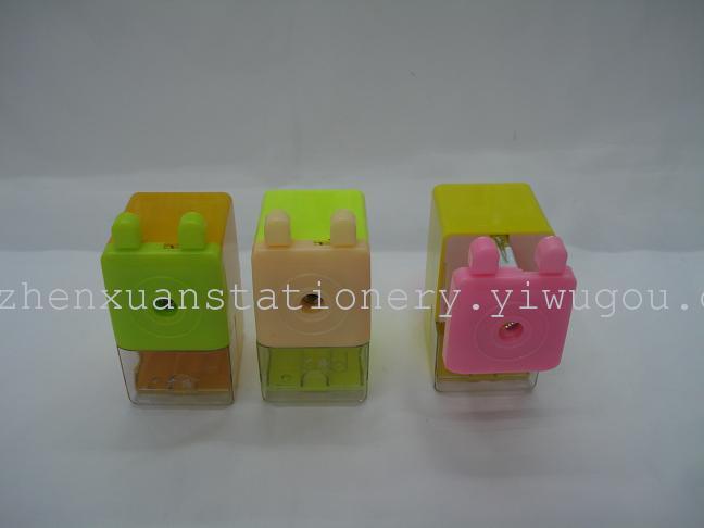 Hot Selling Cartoon Hand Shake Pencil Sharpener Color Mixed