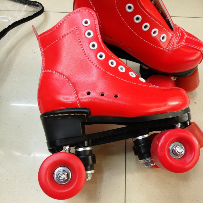 Adult Double Row the Skating Shoes Four-Wheel Red Skates Roller Skates Adult Double Row the Skating Shoes Four-Wheel Red Skates Roller Skates