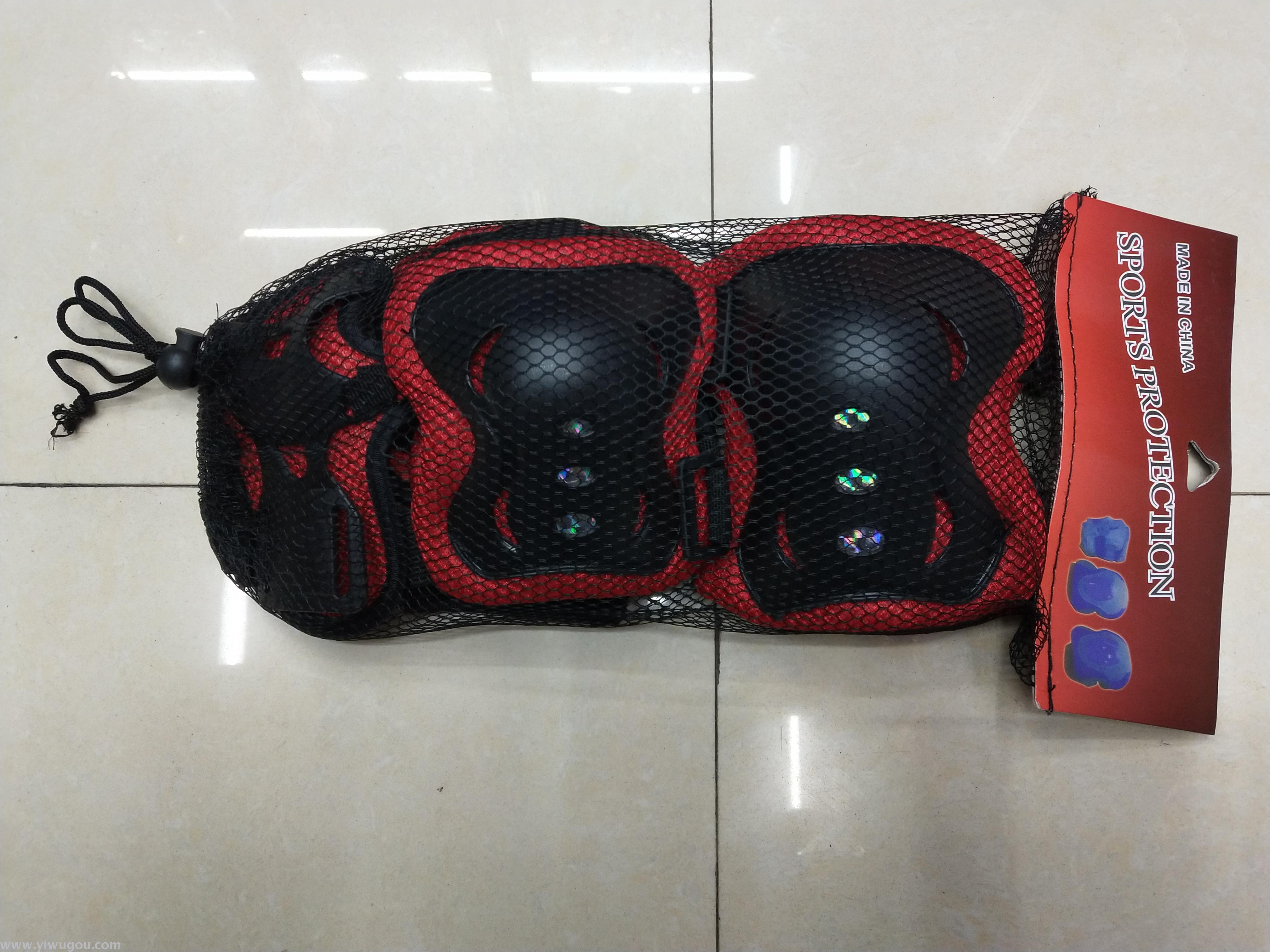 Roller skates are equipped with a set of 6 sets of protective elbow pads.