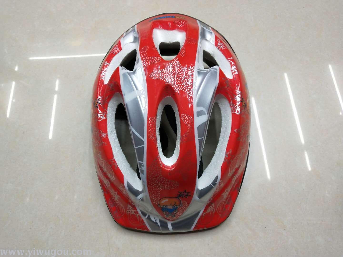 Children&#039;s helmet heart-shaped 6 - hole helmet roller skates.