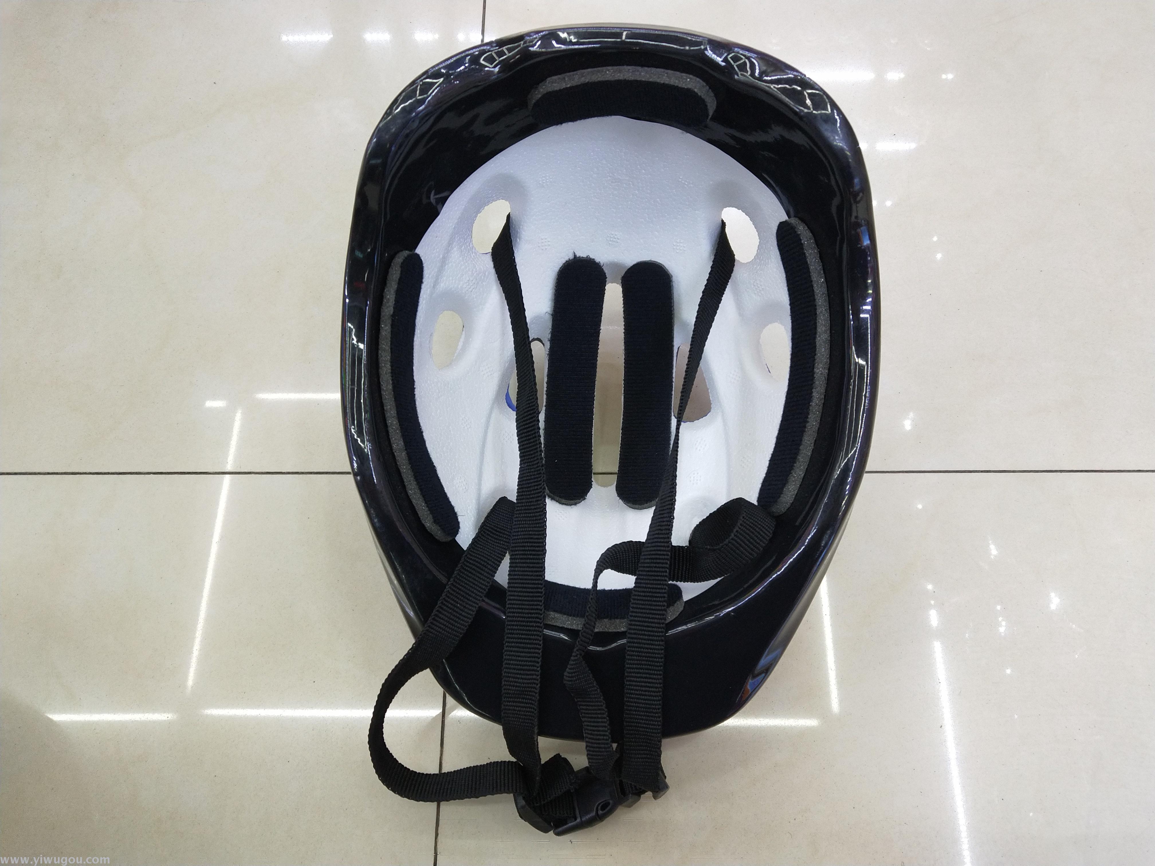 9 hole skates helmet, sports gear, sport helmet. Children's helmet. 9 hole skates helmet, sports gear, sport helmet. Children's helmet.
