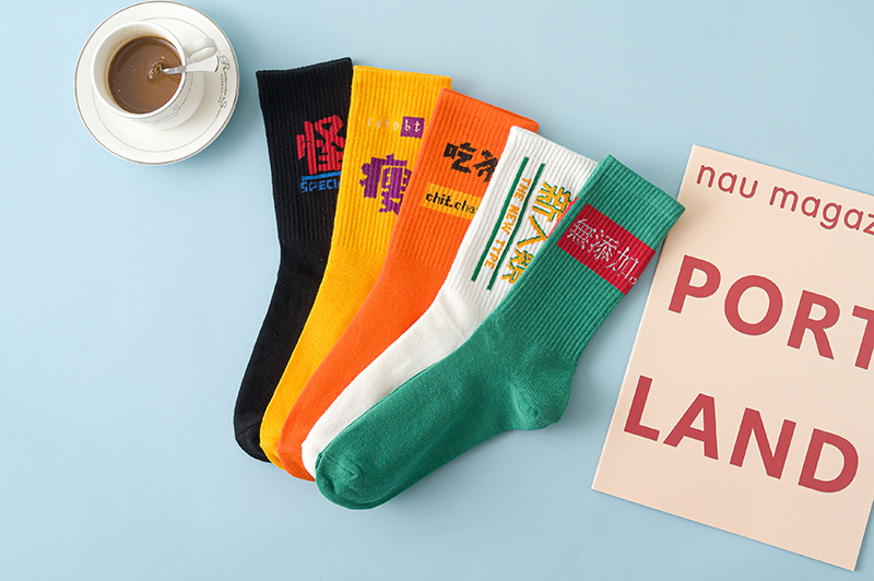 2020 New fashion socks men street socks Chinese characters lovers in the middle of the trend Skateboard students high top personality skates 2020 New fashion socks men street socks Chinese characters lovers in the middle of the trend Skateboard students high top personality skates