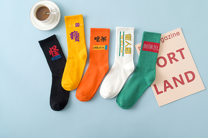 2020 New fashion socks men street socks Chinese characters lovers in the middle of the trend Skateboard students high top personality skates 2020 New fashion socks men street socks Chinese characters lovers in the middle of the trend Skateboard students high top personality skates