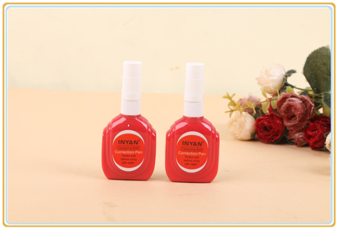 The student USES the correction fluid environmental correction fluid non-toxic quick-drying modification liquid. The student USES the correction fluid environmental correction fluid non-toxic quick-drying modification liquid.