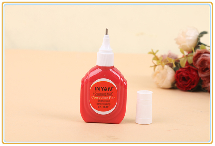 The student USES the correction fluid environmental correction fluid non-toxic quick-drying modification liquid. The student USES the correction fluid environmental correction fluid non-toxic quick-drying modification liquid.