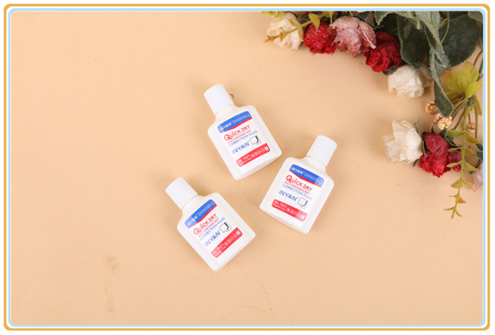 Environment-friendly correction fluid non-toxic quick-drying students use correction fluid to modify liquid. Environment-friendly correction fluid non-toxic quick-drying students use correction fluid to modify liquid.