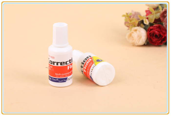 Environment-friendly correction fluid non-toxic quick-drying students use correction fluid to modify liquid. Environment-friendly correction fluid non-toxic quick-drying students use correction fluid to modify liquid.