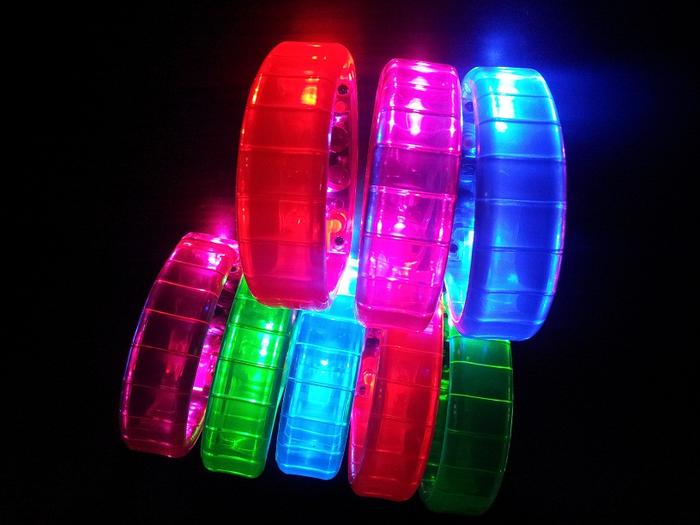 Luminescent flashing LED acrylic bracelets glow bracelets glow bracelet bracelet jewelry show supplies Luminescent flashing LED acrylic bracelets glow bracelets glow bracelet bracelet jewelry show supplies