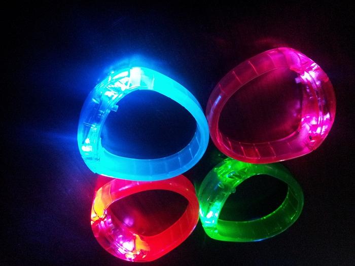 Luminescent flashing LED acrylic bracelets glow bracelets glow bracelet bracelet jewelry show supplies Luminescent flashing LED acrylic bracelets glow bracelets glow bracelet bracelet jewelry show supplies