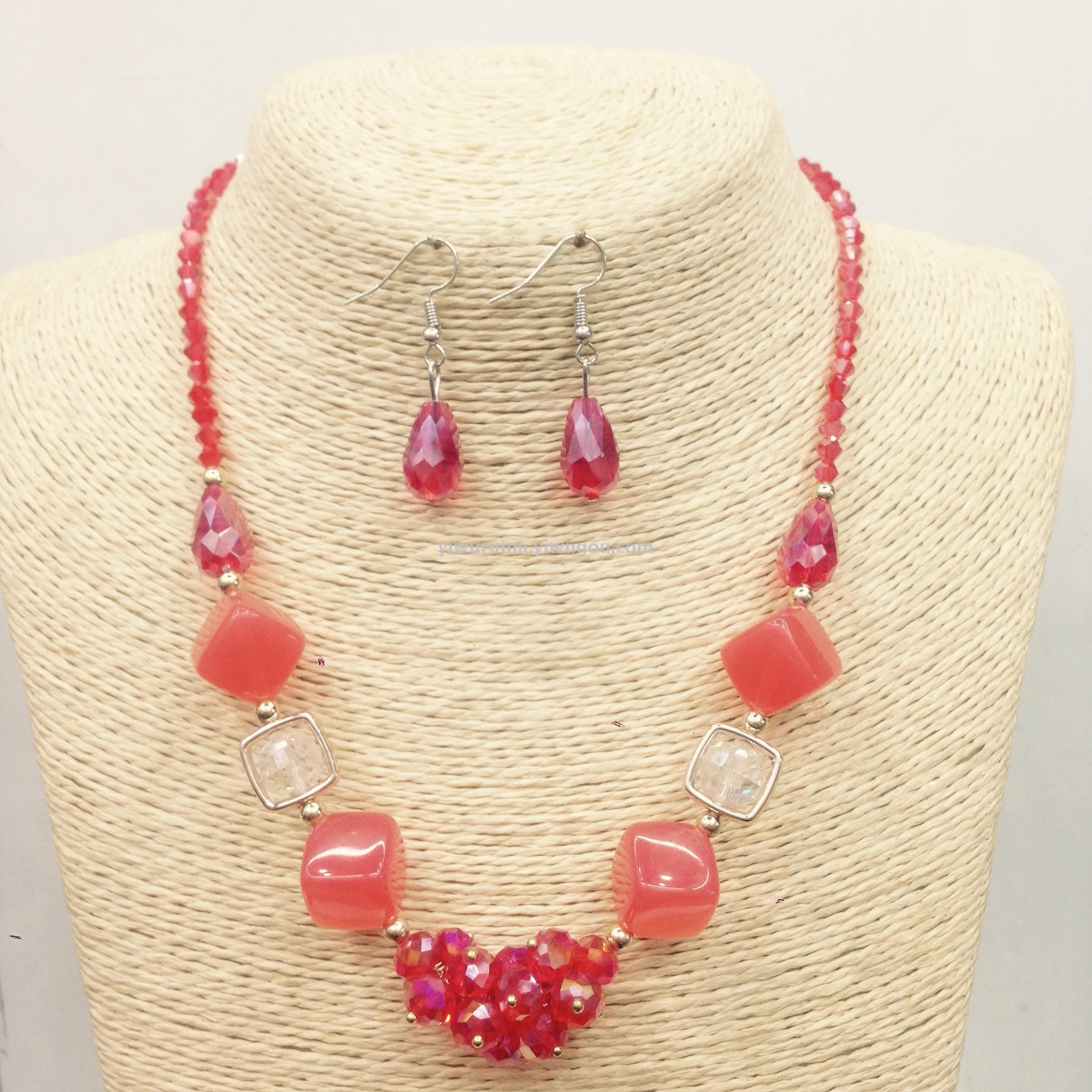 Cross-border hot-selling spring and summer temperament accessories pure handmade women's crystal acrylic necklace choker Cross-border hot-selling spring and summer temperament accessories pure handmade women's crystal acrylic necklace choker