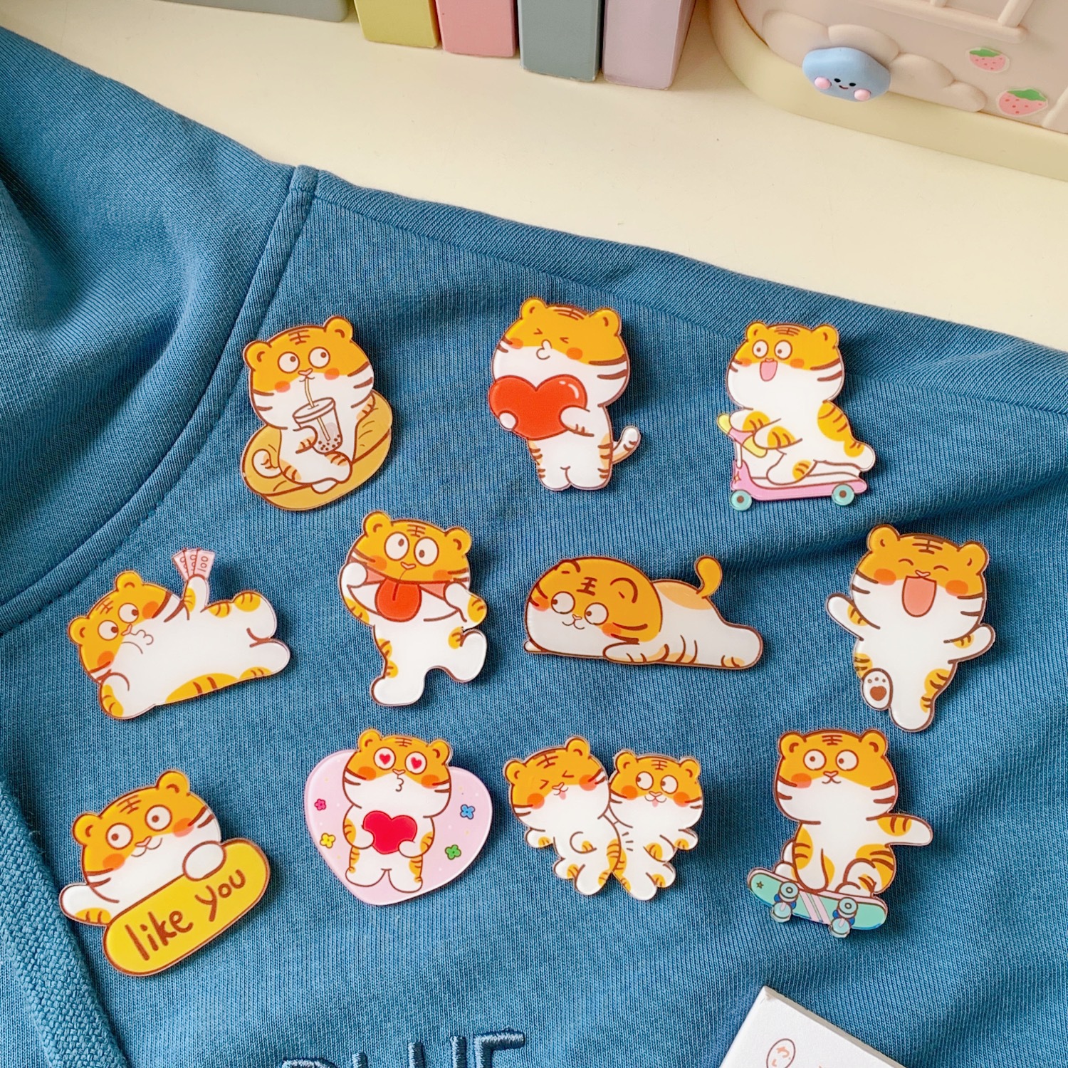 INS Trendy Cute Sweet Little Tiger Acrylic Brooch Bag Clothing Decorative Accessories Cartoon Creative Badge