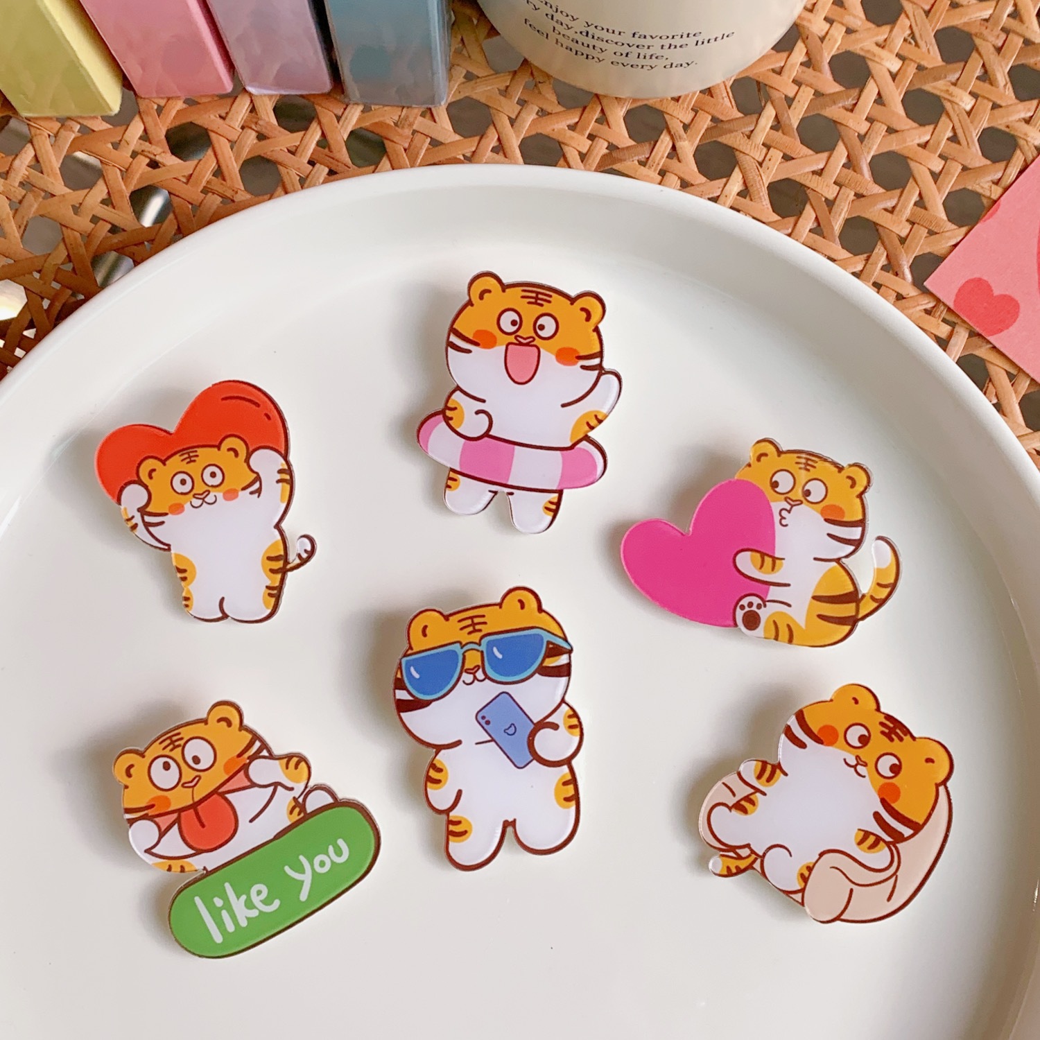 INS Trendy Cute Sweet Little Tiger Acrylic Brooch Bag Clothing Decorative Accessories Cartoon Creative Badge