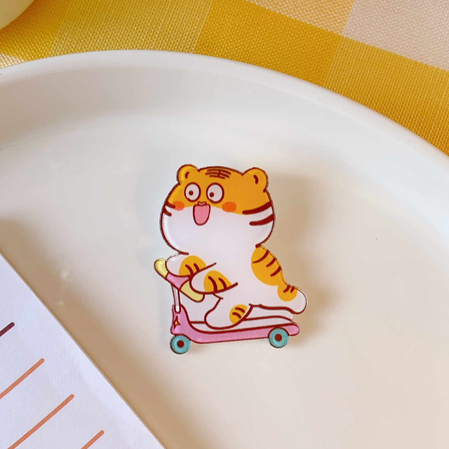 INS Trendy Cute Sweet Little Tiger Acrylic Brooch Bag Clothing Decorative Accessories Cartoon Creative Badge