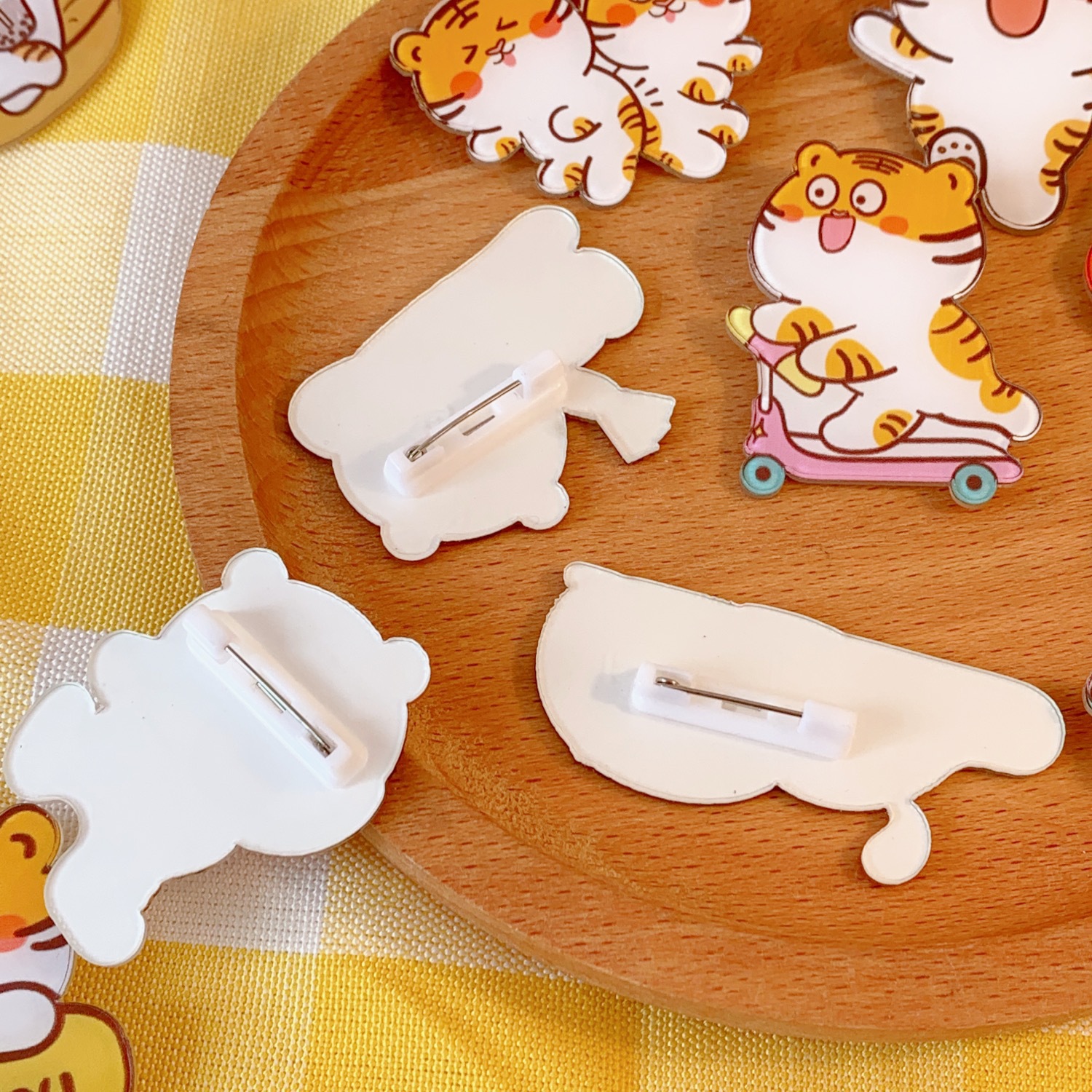 INS Trendy Cute Sweet Little Tiger Acrylic Brooch Bag Clothing Decorative Accessories Cartoon Creative Badge