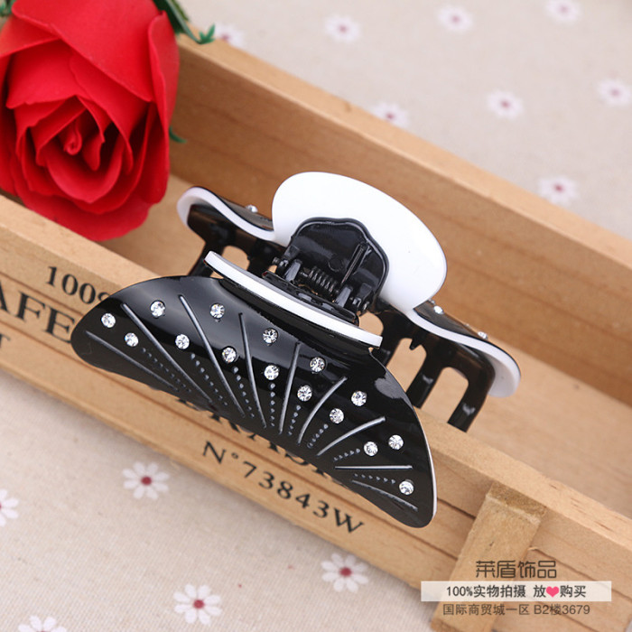 The new large Korean minimalist acrylic diamond grip hair fixed claws
