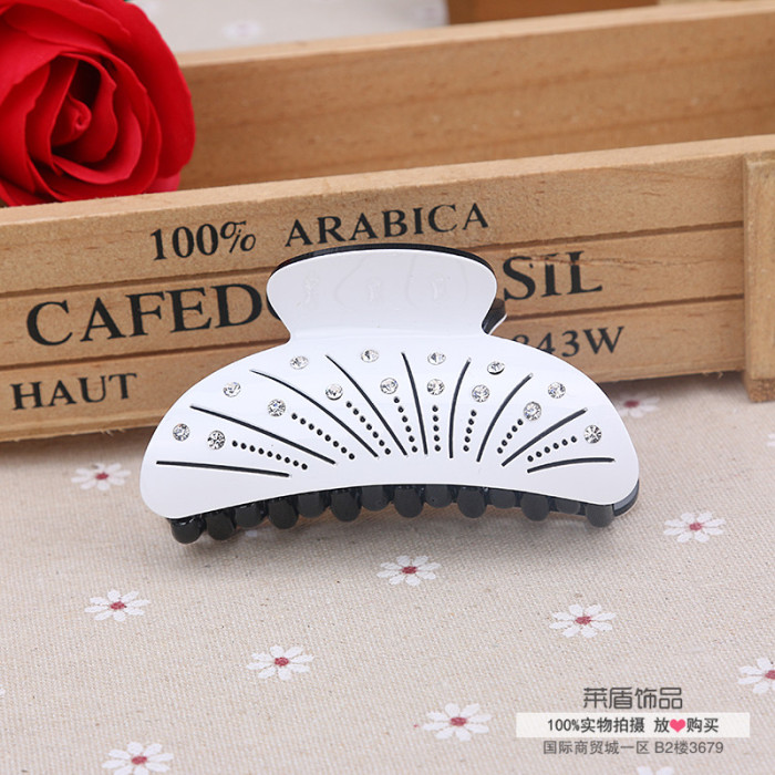 The new large Korean minimalist acrylic diamond grip hair fixed claws