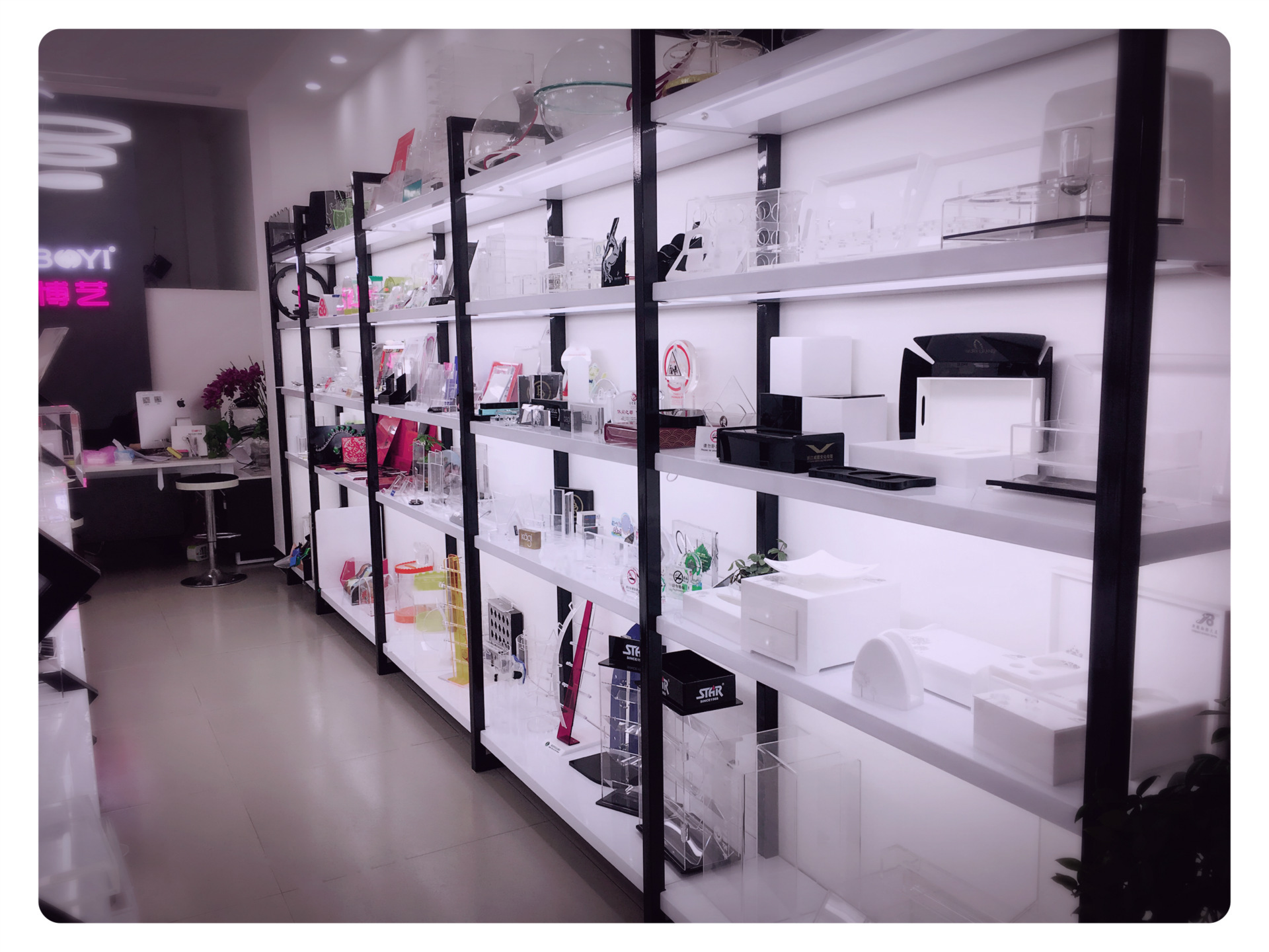 Between the hotel bathroom acrylic square box soap dish frame guest room soap box tray seat boutique manufacturers direct sales