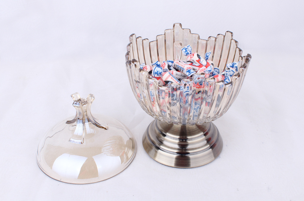 European Candy Plate Creative Luxury High-Grade Glass Large Fruit Pot Living Room Decoration Utensils Coffee Table Home Practical Decoration European Candy Plate Creative Luxury High-Grade Glass Large Fruit Pot Living Room Decoration Utensils Coffee Table Home Practical Decoration