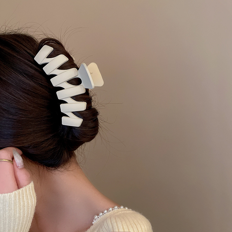 Korean Style Three-Color Acrylic Barrettes Simple Graceful Catch Gap Former Sublime Eye Palette Hair Catch Autumn and Winter Niche Hair Accessories for Women Korean Style Three-Color Acrylic Barrettes Simple Graceful Catch Gap Former Sublime Eye Palette Hair Catch Autumn and Winter Niche Hair Accessories for Women