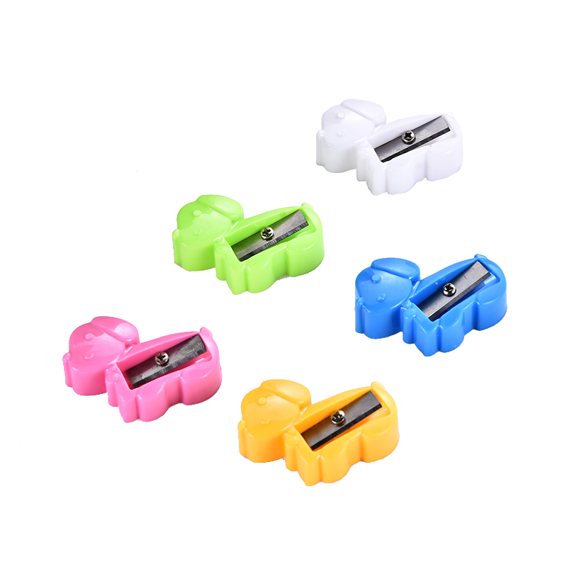Hot selling plastic pencil sharpener environmental protection cartoon color student animal pencil sharpener 