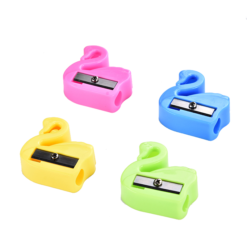 Hot selling plastic pencil sharpener environmental protection cartoon color student animal pencil sharpener 