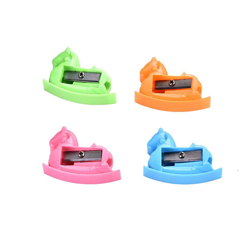 Hot selling plastic pencil sharpener environmental protection cartoon color student animal pencil sharpener 