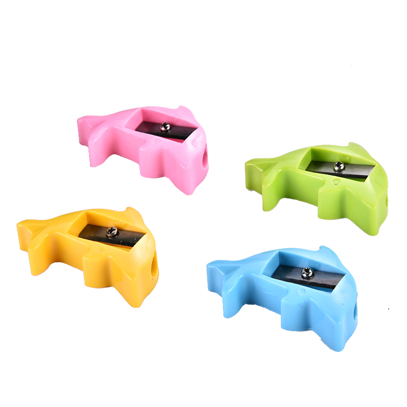 Hot selling plastic pencil sharpener environmental protection cartoon color student animal pencil sharpener 