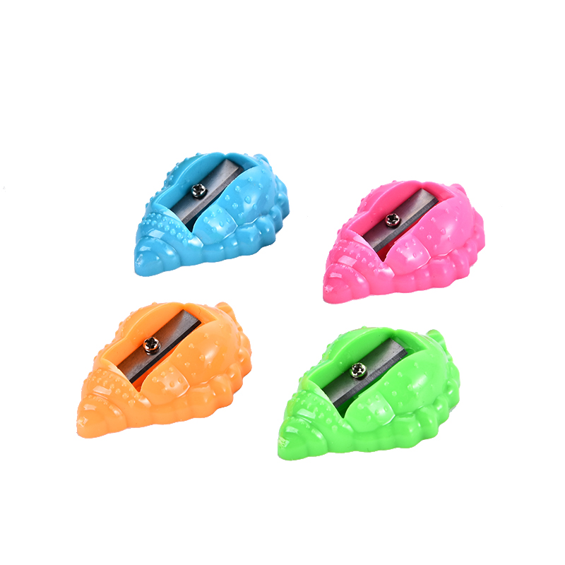 Hot selling plastic pencil sharpener environmental protection cartoon color student animal pencil sharpener 