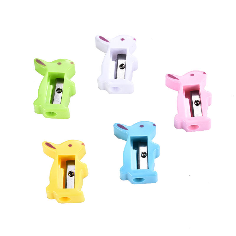 Hot selling plastic pencil sharpener environmental protection cartoon color student animal pencil sharpener 