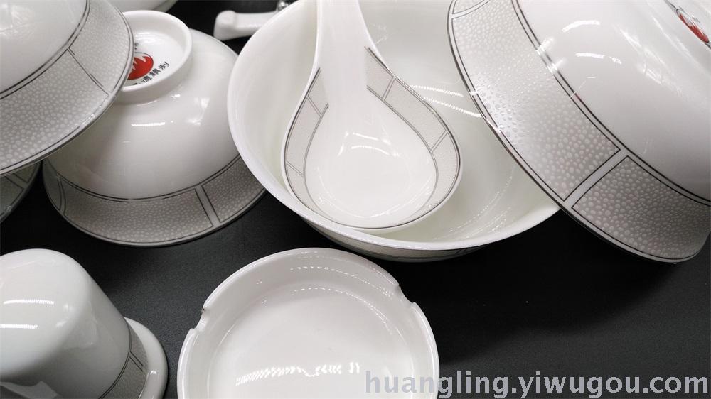 Blue and white porcelain bowl set Jingdezhen ceramic bone china tableware bowl plate wholesale ceramic tableware Blue and white porcelain bowl set Jingdezhen ceramic bone china tableware bowl plate wholesale ceramic tableware