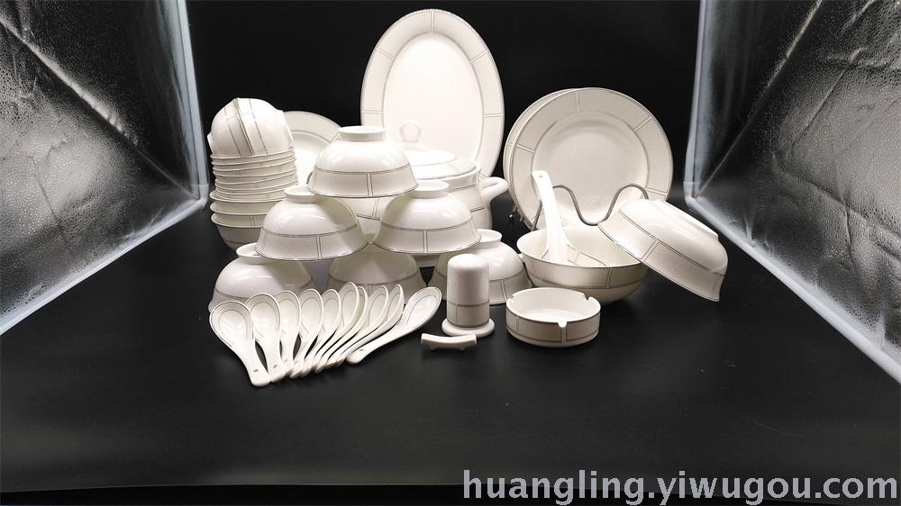 Blue and white porcelain bowl set Jingdezhen ceramic bone china tableware bowl plate wholesale ceramic tableware Blue and white porcelain bowl set Jingdezhen ceramic bone china tableware bowl plate wholesale ceramic tableware