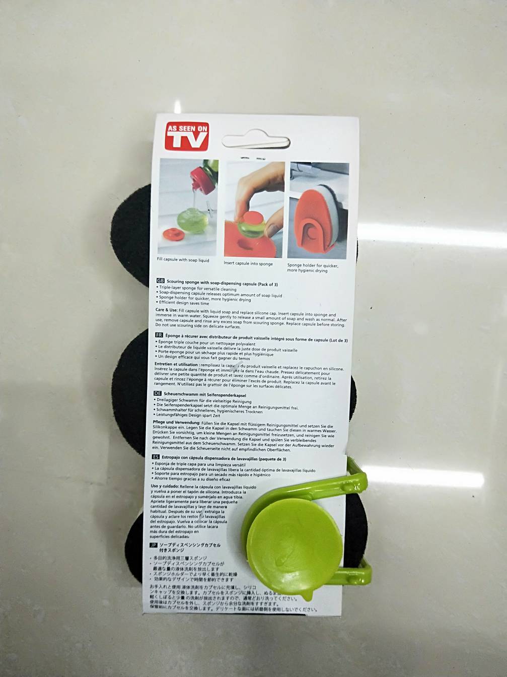 Kitchen sponge comes with a sponge brush that doesn't stick to oil and can be used to clean dishes Kitchen sponge comes with a sponge brush that doesn't stick to oil and can be used to clean dishes