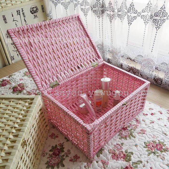 Foreign trade's sleek, minimalist nature of European hand-woven raffia storage baskets Foreign trade's sleek, minimalist nature of European hand-woven raffia storage baskets