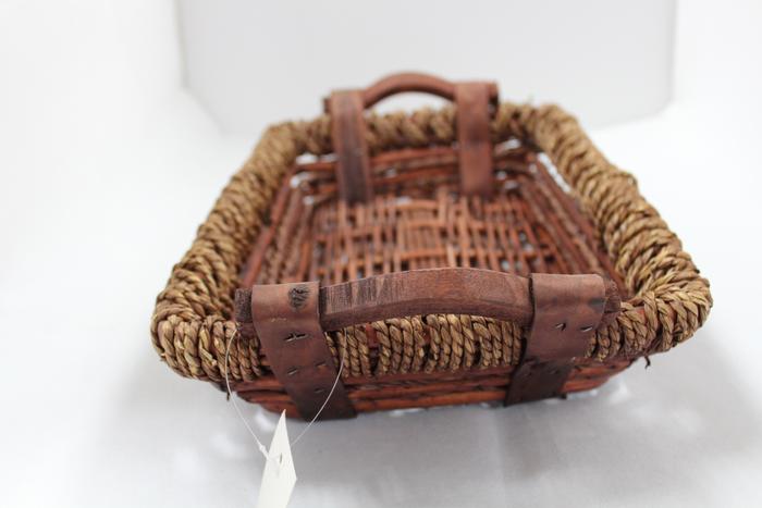 Thai hand-woven Willow long full straw table fruit bowl baskets simple storage baskets Thai hand-woven Willow long full straw table fruit bowl baskets simple storage baskets