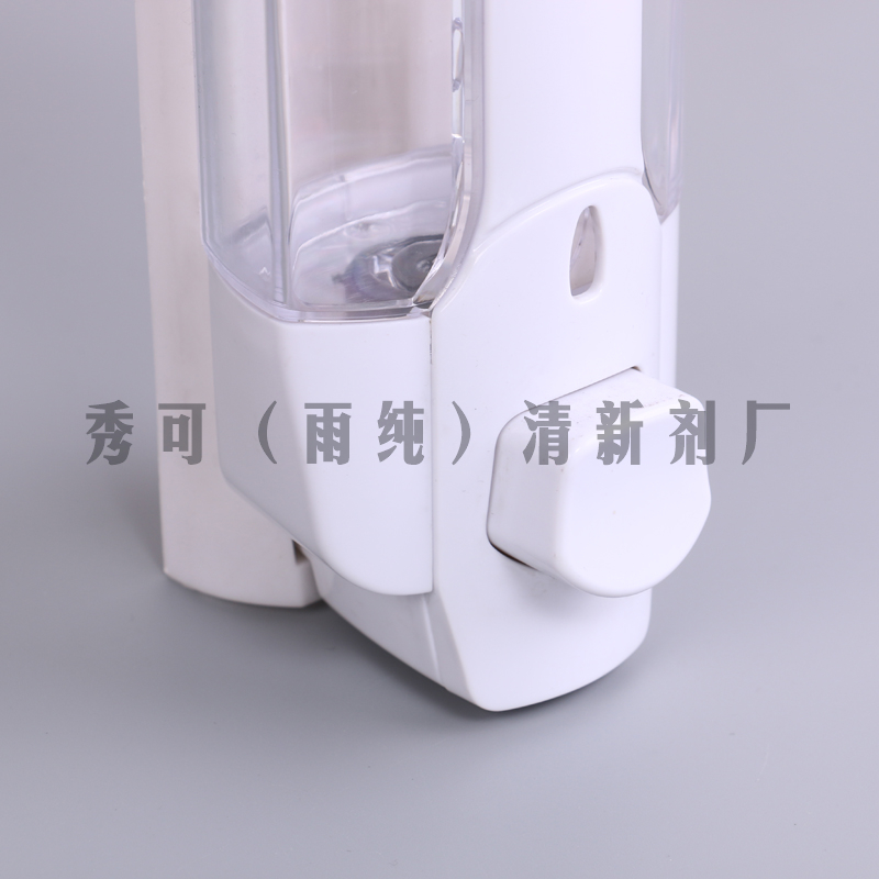 A Xiu Ke (Rain) pure freshener factory produced hand sanitizer wall - mounted transparent plastic soap dispenser