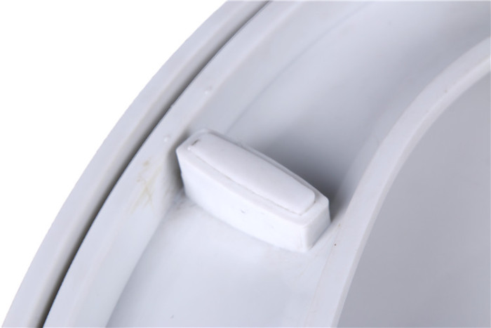 Slow descenting plastic toilet lid