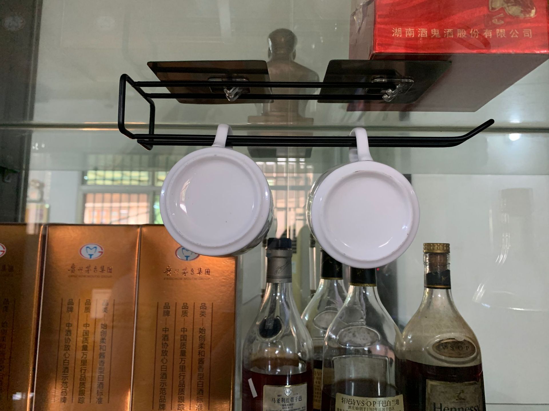 Punch-Free Red Wine Glass Holder Household Goblet Rack Wine Glass Upside down Hanging Rack Plastic Wrap Storage Rack