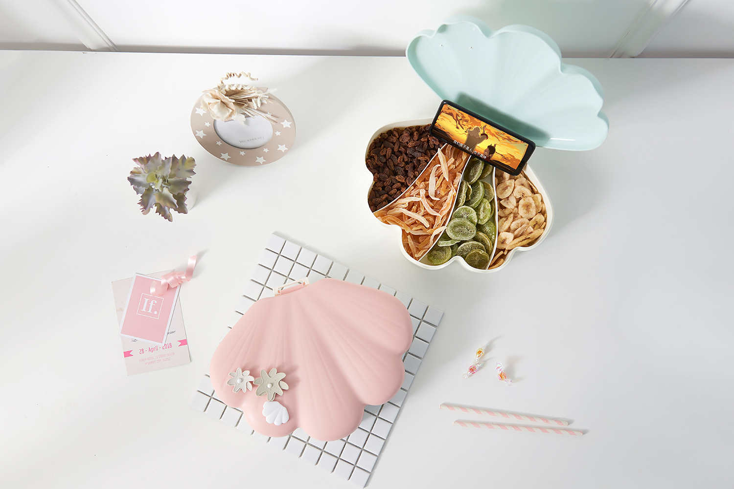 New Creative Dried Fruit Box European-Style Sealed Candy Plate Plastic Multi-Grid Snack Storage Box with Lid New Creative Dried Fruit Box European-Style Sealed Candy Plate Plastic Multi-Grid Snack Storage Box with Lid