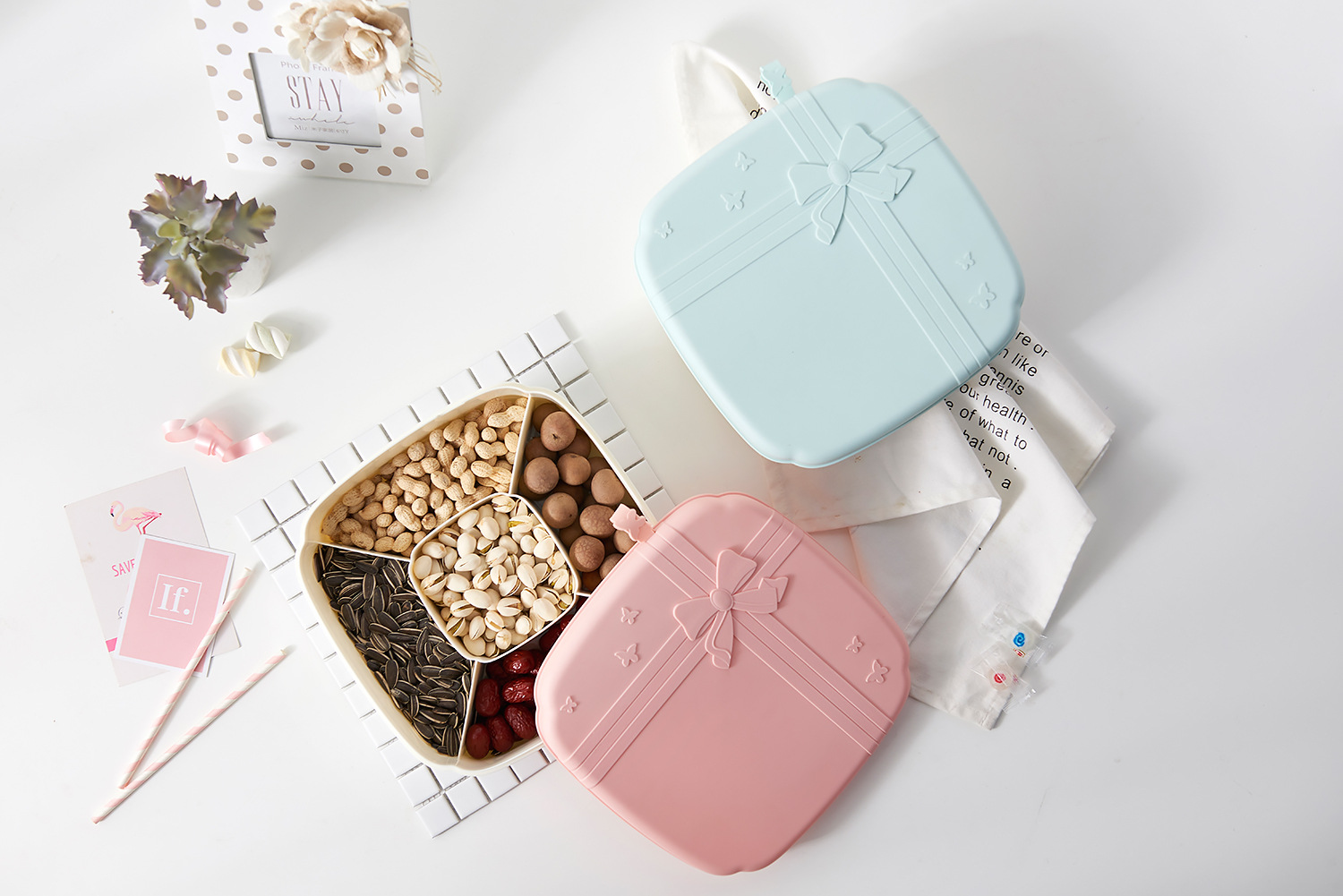 New Creative Dried Fruit Box European-Style Sealed Candy Plate Plastic Multi-Grid Snack Storage Box with Lid New Creative Dried Fruit Box European-Style Sealed Candy Plate Plastic Multi-Grid Snack Storage Box with Lid