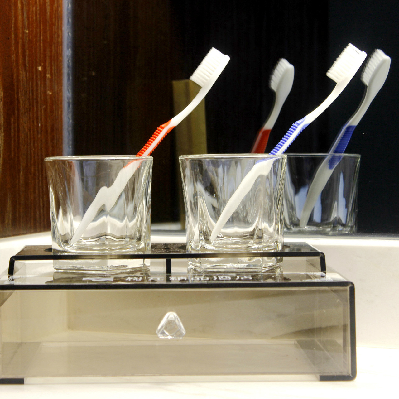 Ouste Hotel Club Home Disposable Toothbrush Toothpaste Soft Wool Kraft Paper Tooth-Cleaners Set