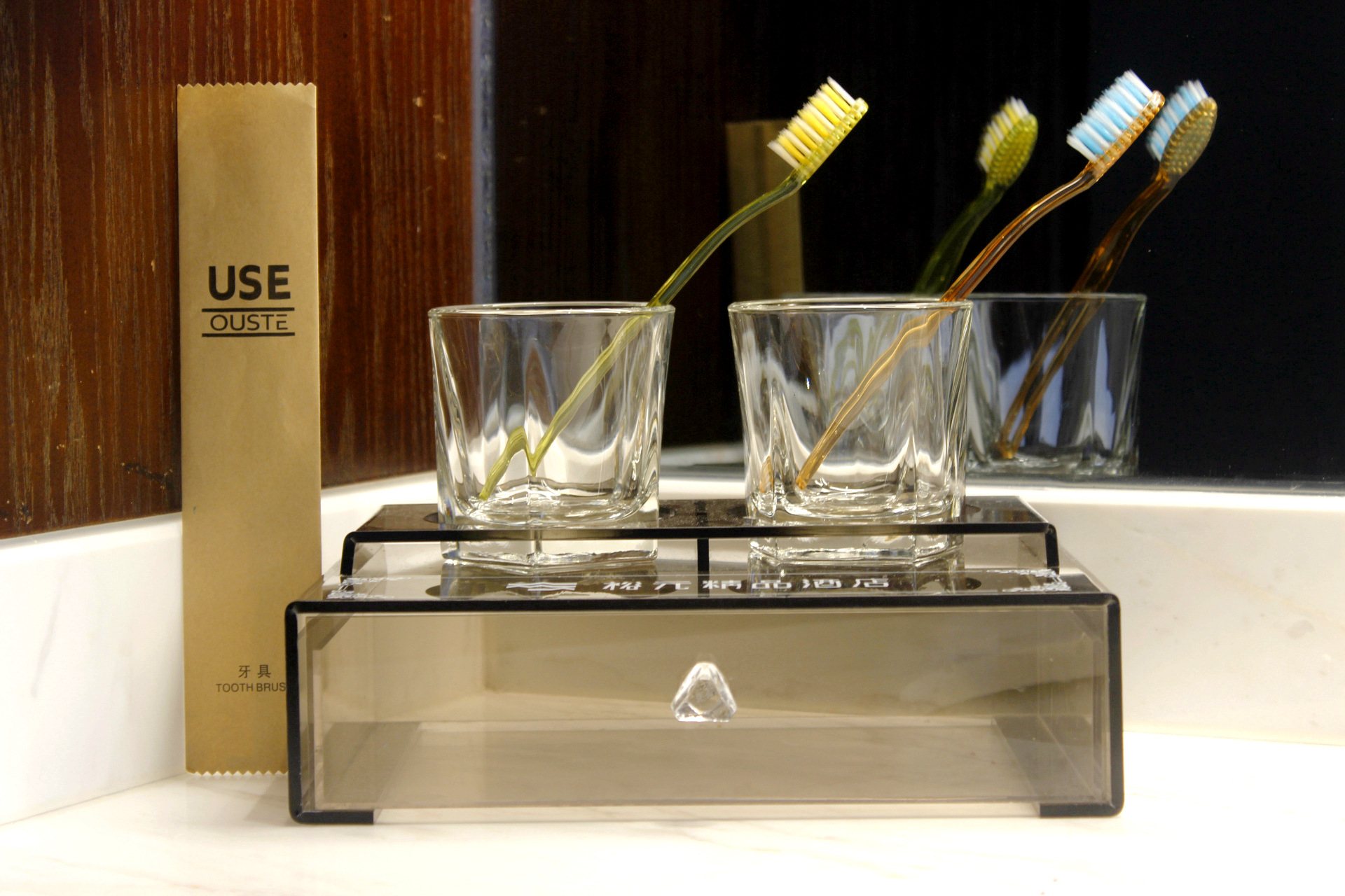 Ouste Hotel Club Home Disposable Toothbrush Toothpaste Soft Wool Kraft Paper Tooth-Cleaners Set