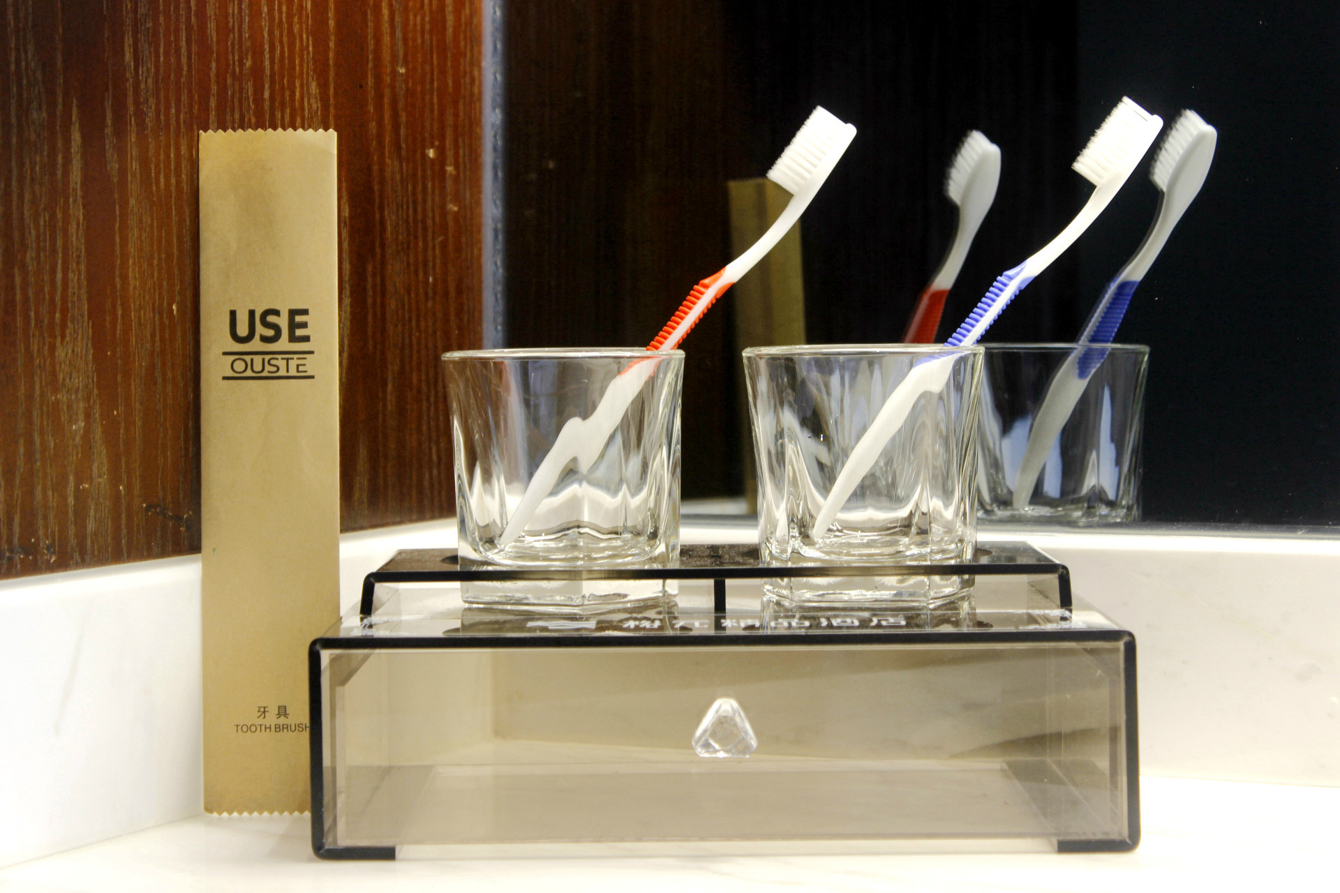 Ouste Hotel Club Home Disposable Toothbrush Toothpaste Soft Wool Kraft Paper Tooth-Cleaners Set