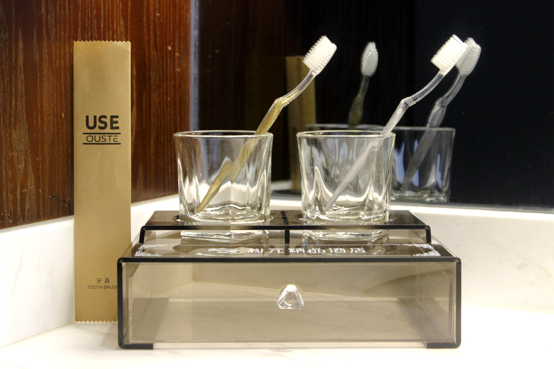 Ouste Hotel Club Home Disposable Toothbrush Toothpaste Soft Wool Kraft Paper Tooth-Cleaners Set