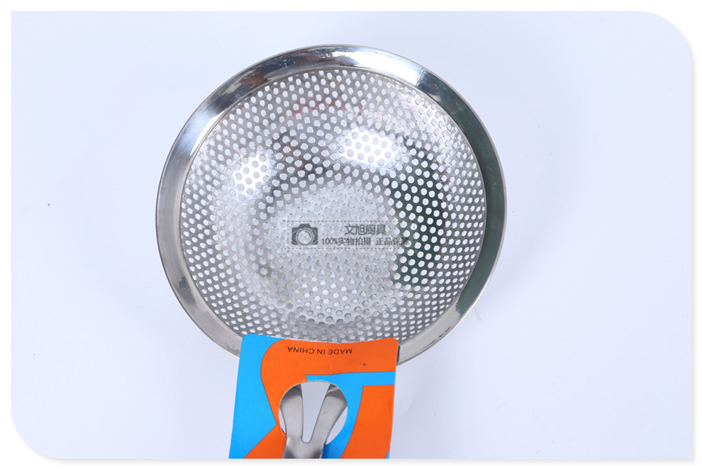 Stainless Steel Colander Long Handle Big Strainer Colander Household Kitchen Drain Oil Strainer Oil Dipper Hot Pot Slotted Ladle Colander Removing Oil Residue