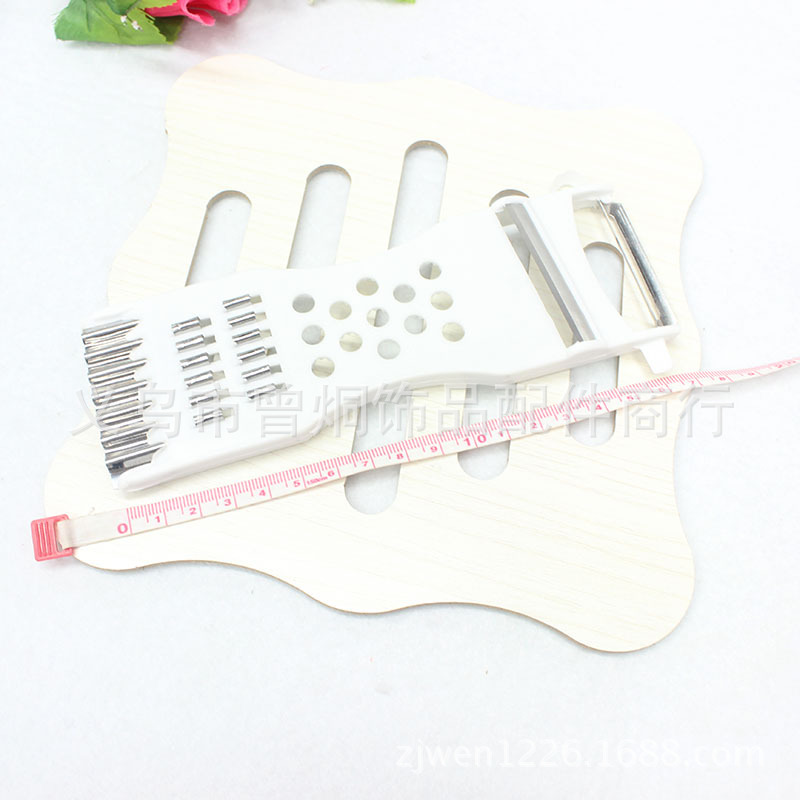 White multi-function fruit fruit paring knife Planer Planer planing fruit peeler dollar wholesale White multi-function fruit fruit paring knife Planer Planer planing fruit peeler dollar wholesale