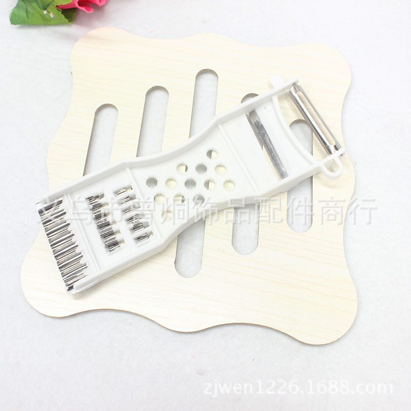 White multi-function fruit fruit paring knife Planer Planer planing fruit peeler dollar wholesale White multi-function fruit fruit paring knife Planer Planer planing fruit peeler dollar wholesale